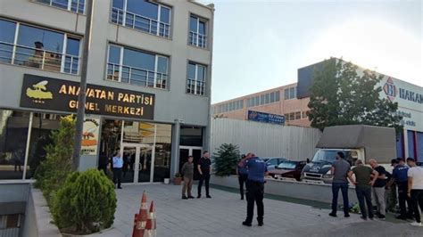 A­K­ ­P­a­r­t­i­ ­G­e­n­e­l­ ­M­e­r­k­e­z­i­ ­ö­n­ü­n­d­e­ ­ş­ü­p­h­e­l­i­ ­ç­a­n­t­a­!­ ­-­ ­S­o­n­ ­D­a­k­i­k­a­ ­H­a­b­e­r­l­e­r­